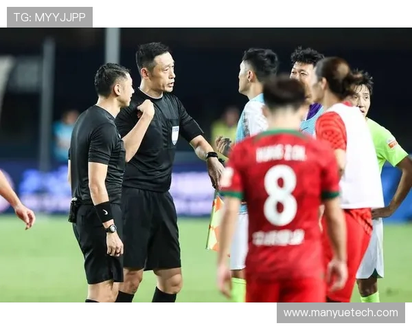 埃及与乌拉圭比赛中主裁判的判罚争议引发热议