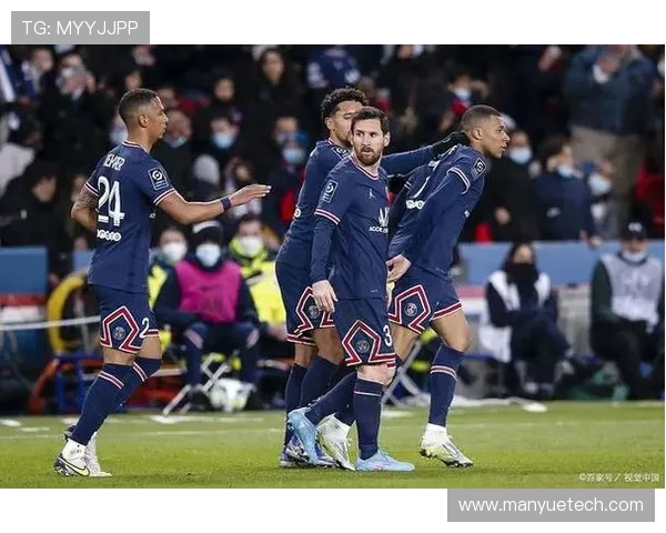 甘冈在主场迎战里昂展现强劲实力成功赢得比赛荣耀