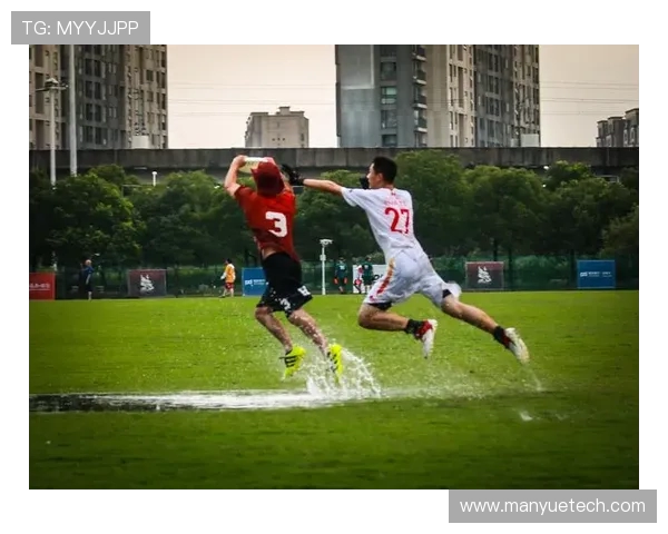 重庆飞盘队进攻战术解析与团队配合的深度剖析 重庆飞盘队进攻战术解析与团队配合的深度剖析