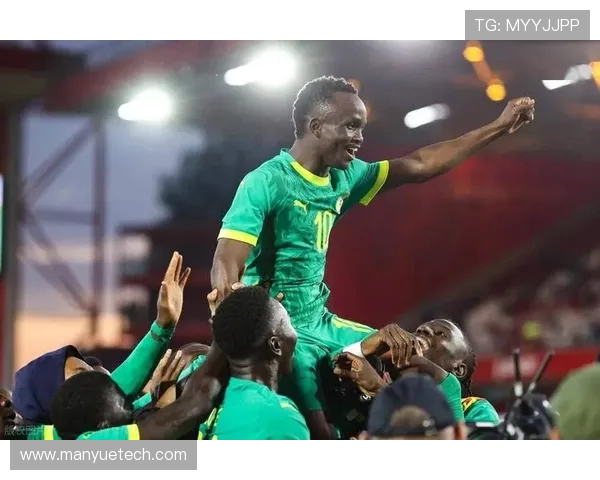 马内的足球传奇之路:从塞内加尔小镇到世界顶级联赛的辉煌历程 马内的足球传奇之路:从塞内加尔小镇到世界顶级联赛的辉煌历程